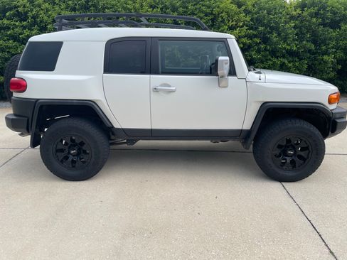 Used 2011 Toyota FJ Cruiser 4WD w/ Upgrade Pkg image 1