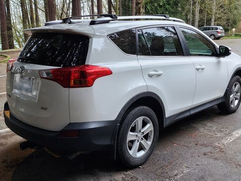 Used 2013 Toyota RAV4 XLE image 5