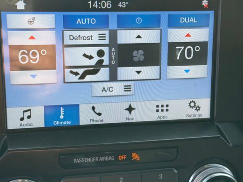 Used 2016 Ford F150 Platinum w/ Equipment Group 701A Luxury image 18