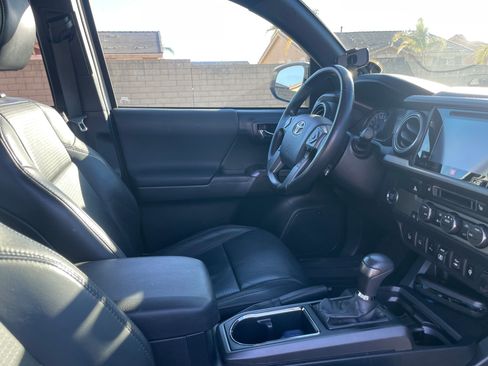 Used 2019 Toyota Tacoma TRD Sport w/ TRD Premium Sport Package RWD image 24