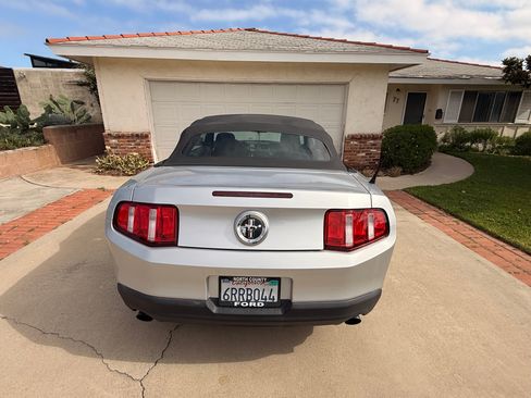 Used 2012 Ford Mustang Convertible RWD image 5