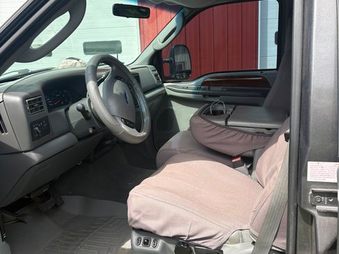 Used 2003 Ford F250 XLT AWD/4WD image 4