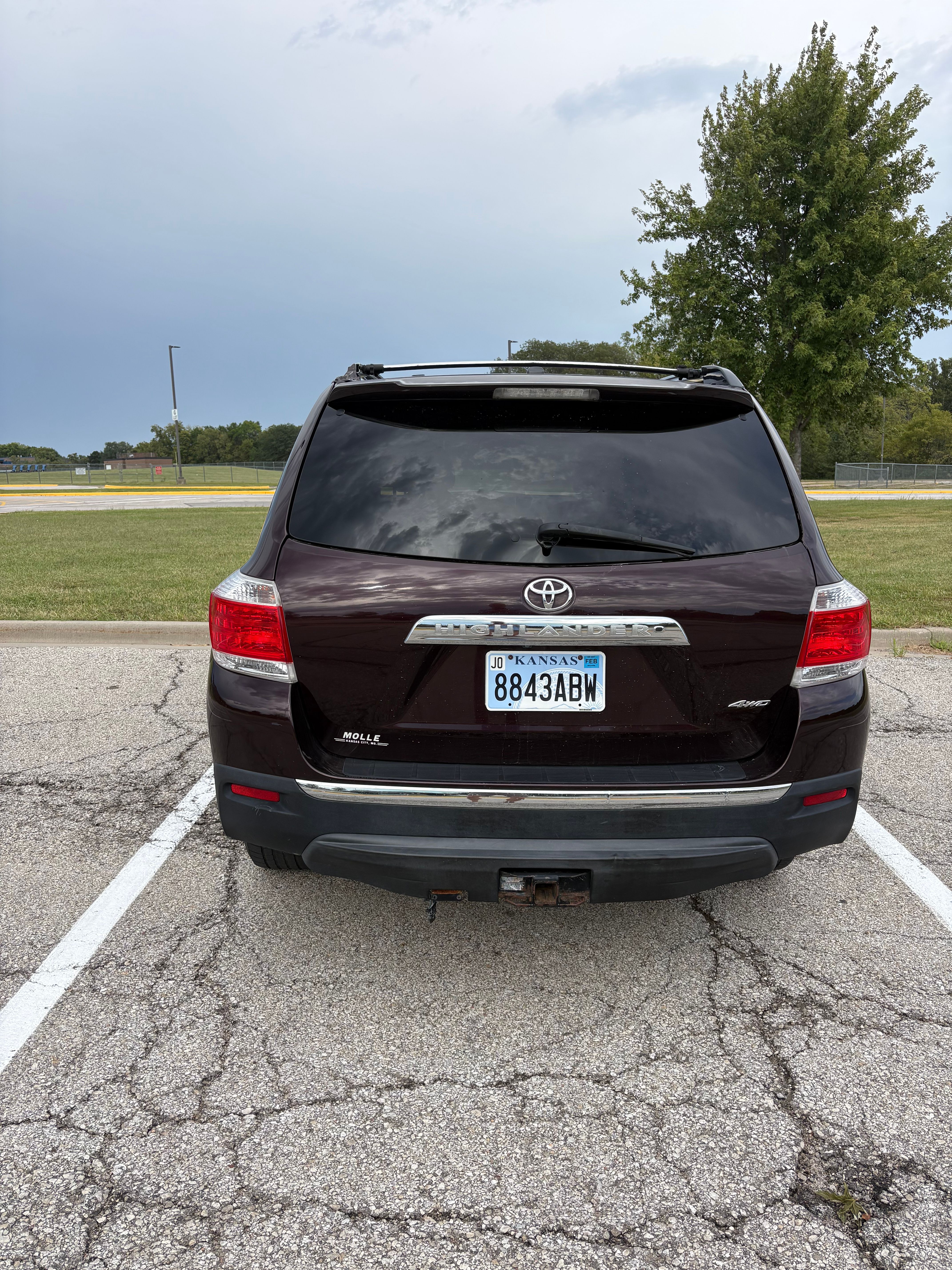 Used 2011 Toyota Highlander Limited w/ Tow Pkg AWD/4WD image 2