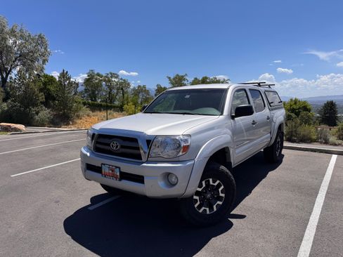 Used 2010 Toyota Tacoma 4x4 Double Cab image 1