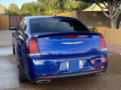 Used 2018 Chrysler 300 S w/ 300S Premium Group image 2