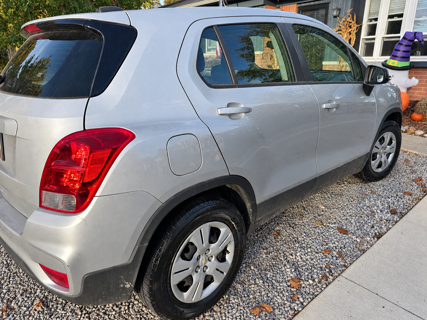 Used 2017 Chevrolet Trax LS FWD image 2
