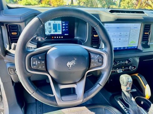 Used 2024 Ford Bronco Badlands image 14