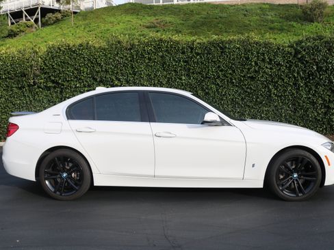 Used 2017 BMW 330e image 13