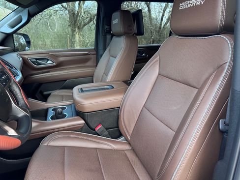 Used 2024 Chevrolet Suburban High Country w/ Advanced Technology Package image 17