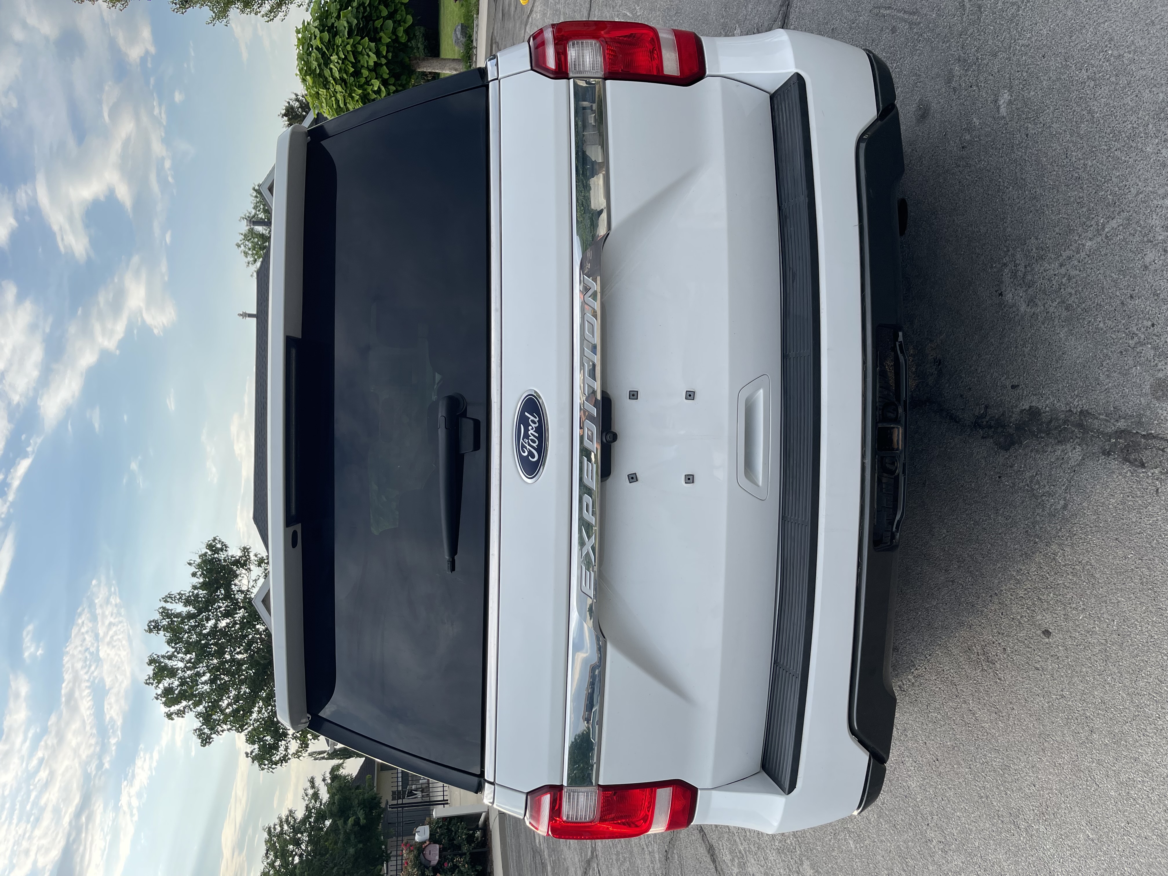 Used 2019 Ford Expedition XL AWD/4WD image 2