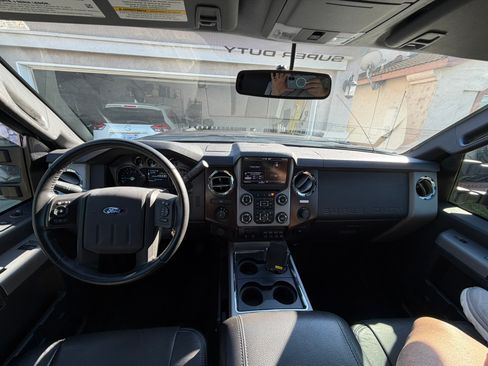 Used 2015 Ford F250 Lariat image 26