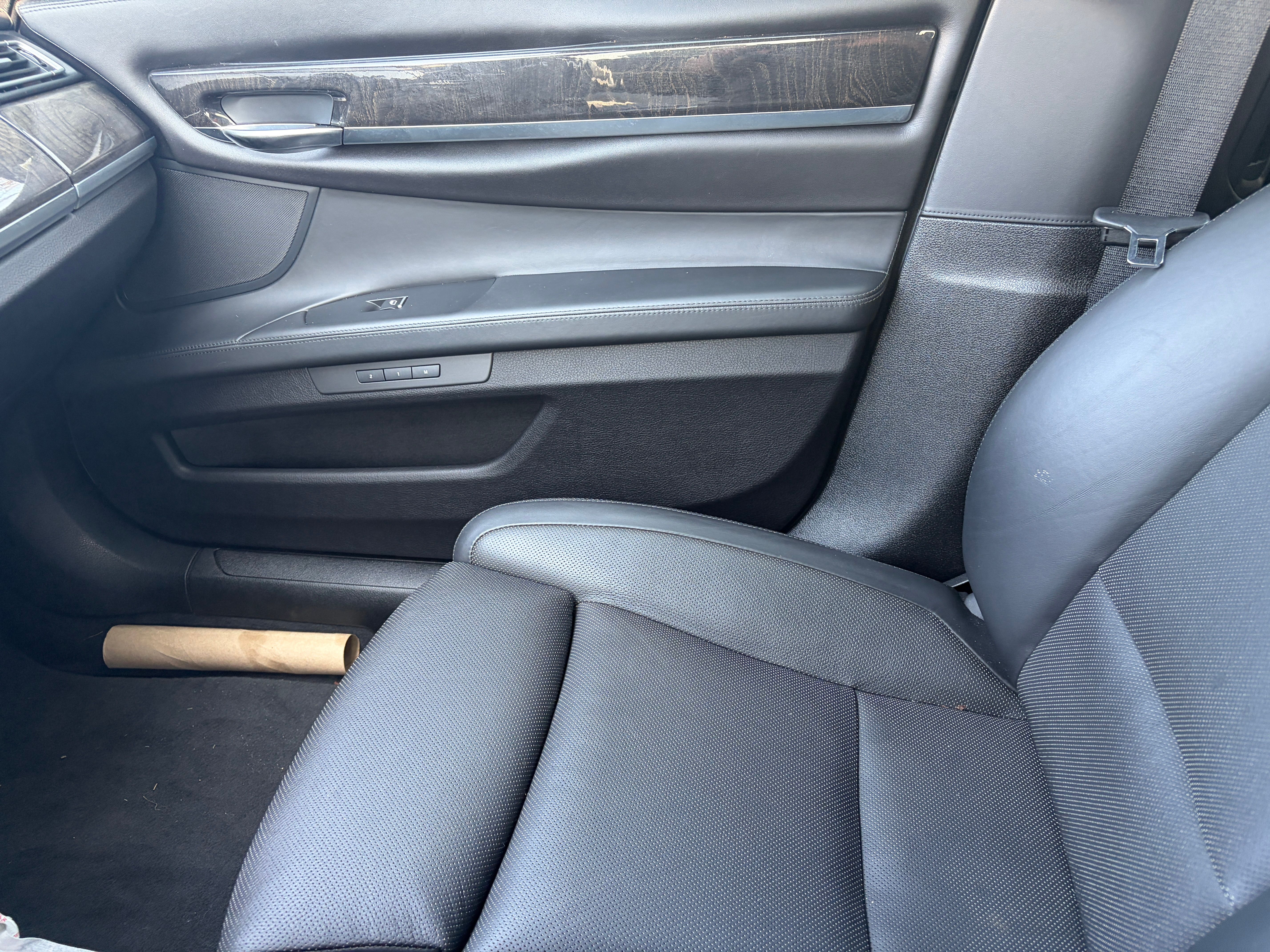 Used 2014 BMW 750i RWD image 12