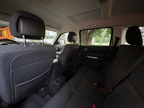 Used 2011 Dodge Nitro SXT image 11