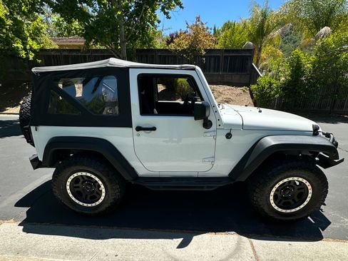 Used 2013 Jeep Wrangler Sport AWD/4WD image 8