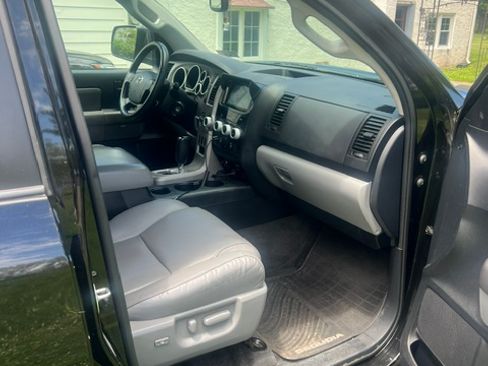 Used 2012 Toyota Sequoia SR5 w/ Premium Pkg AWD/4WD image 11