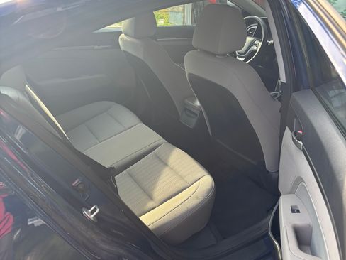 Used 2017 Hyundai Elantra SE FWD image 14