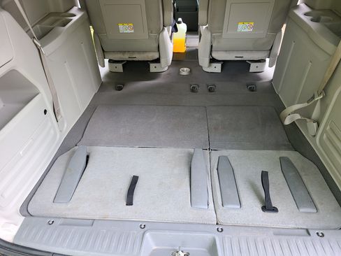 Used 2008 Chrysler Town & Country Touring image 10