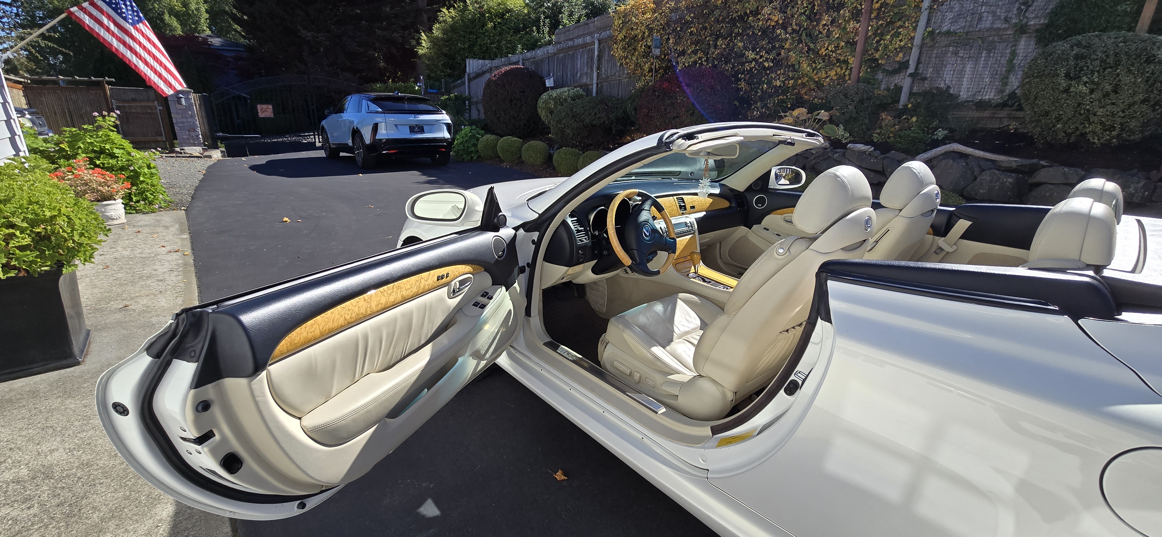 Used 2004 Lexus SC 430 Convertible w/ Preferred Accessory Pkg RWD image 19
