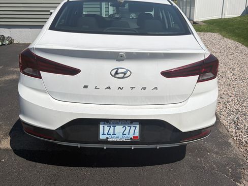 Used 2020 Hyundai Elantra SEL w/ Cargo Package (C1) FWD image 2