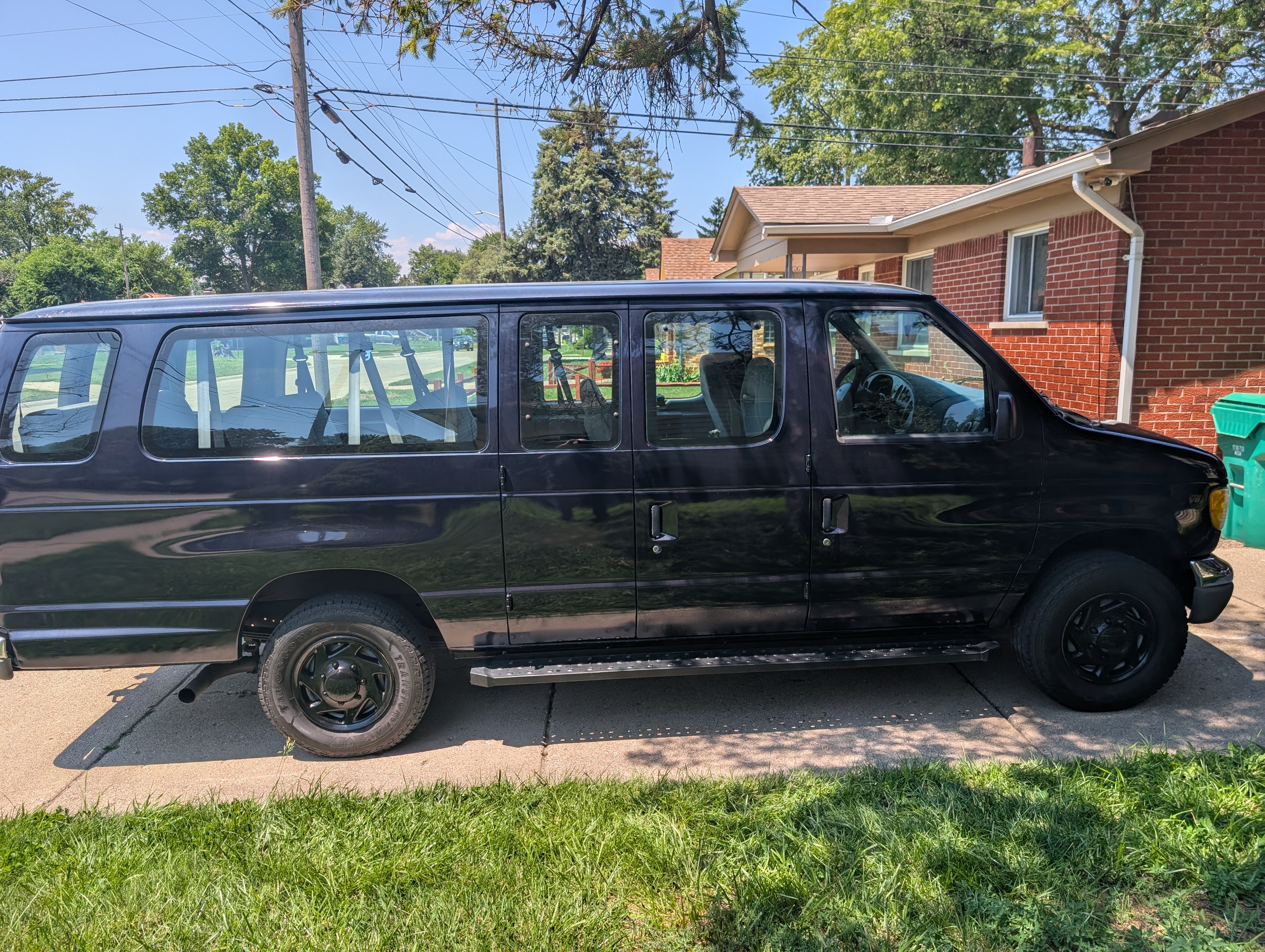 Used 2000 Ford E-350 and Econoline 350 Club Wagon RWD image 6
