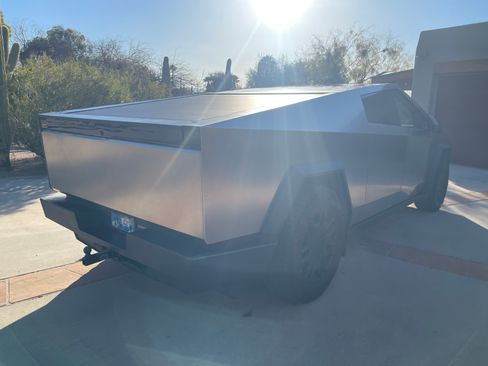 Used 2024 Tesla Cybertruck AWD Crew Cab image 5