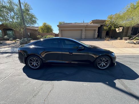 Used 2021 Tesla Model S Plaid image 5