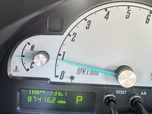 Used 2002 Ford Thunderbird RWD image 14