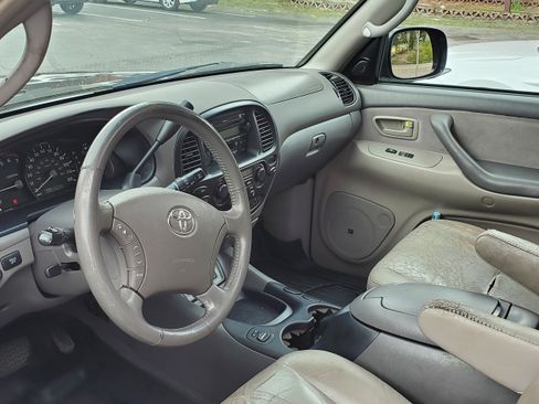 Used 2007 Toyota Sequoia SR5 image 5