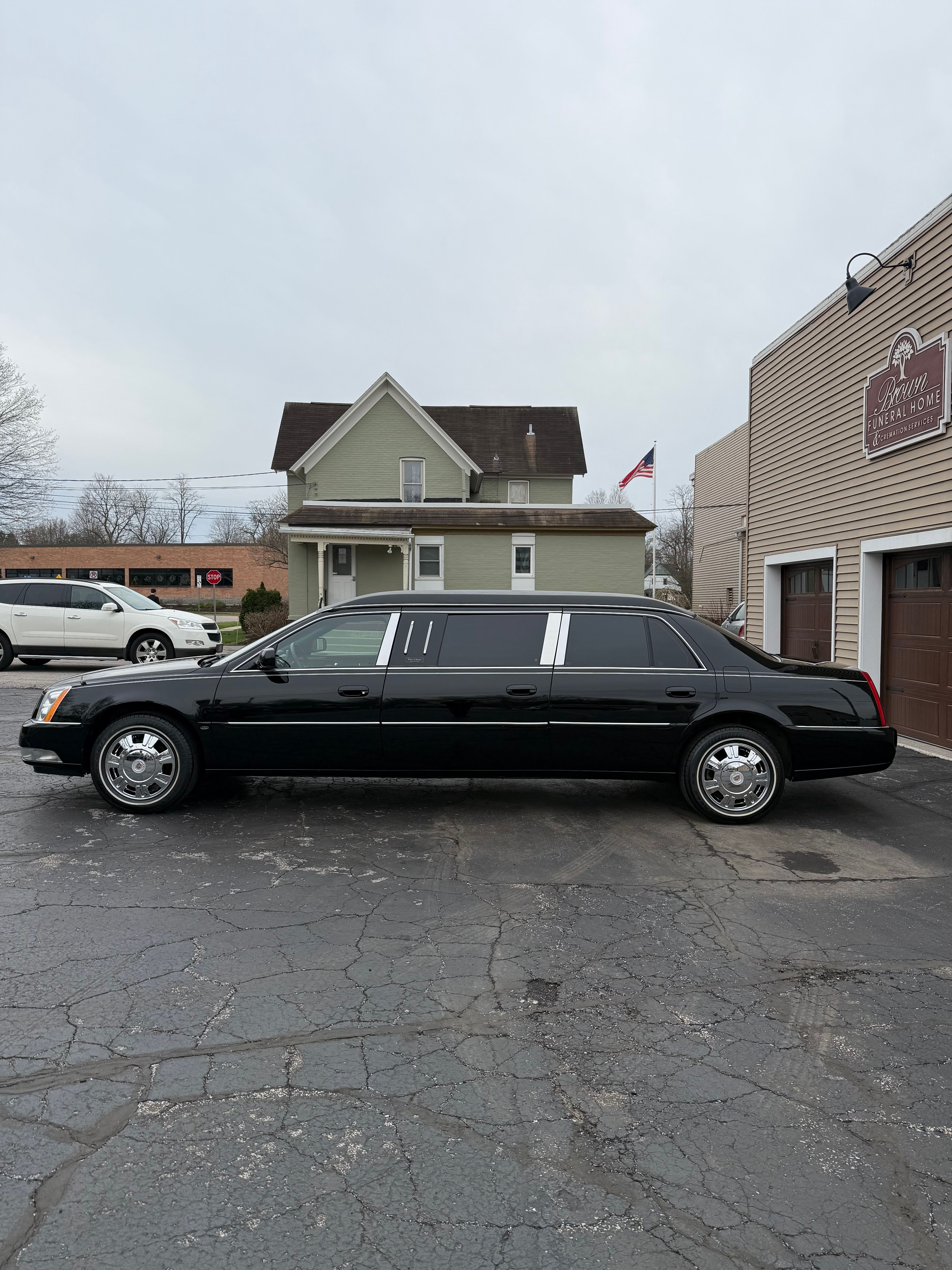 Used 2008 Cadillac DTS Limousine FWD image 1