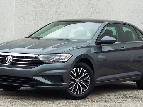 Used 2019 Volkswagen Jetta SE w/ Cold Weather Package image 1