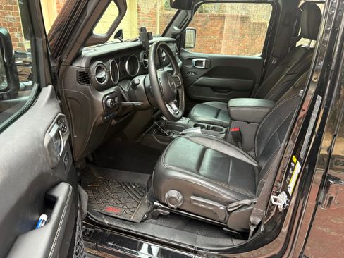 Used 2023 Jeep Wrangler Unlimited Sahara w/ Cold Weather Group image 9