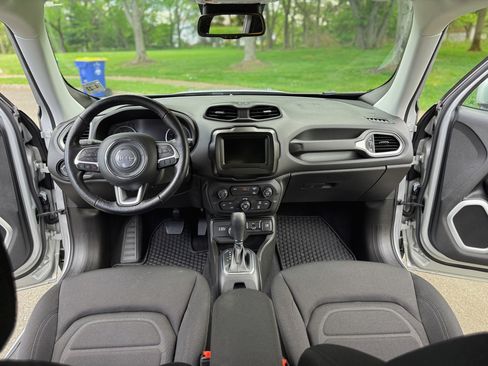 Used 2021 Jeep Renegade Latitude w/ Convenience Group AWD/4WD image 9