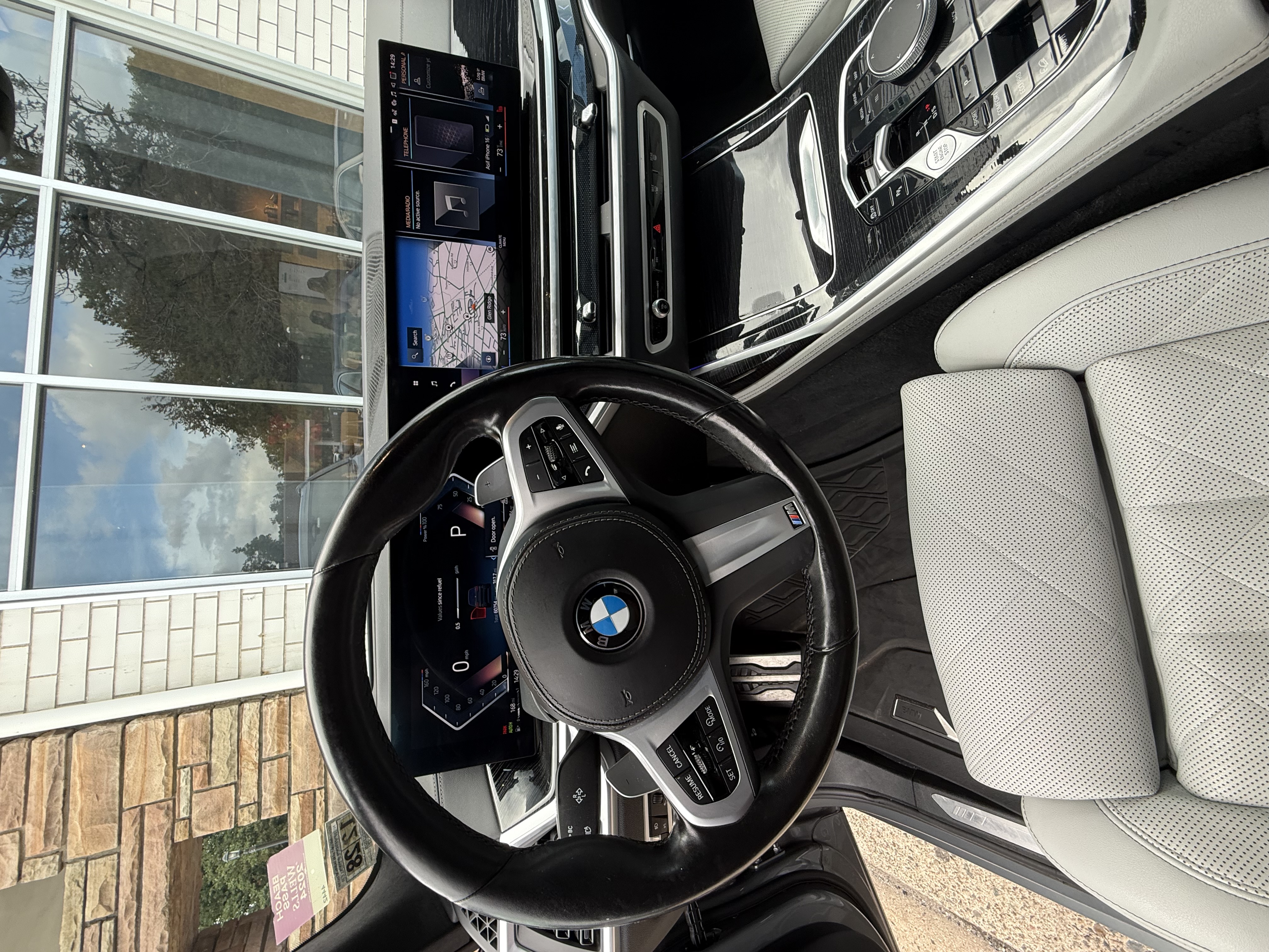 Used 2023 BMW X7 xDrive40i w/ M Sport Package AWD/4WD image 4