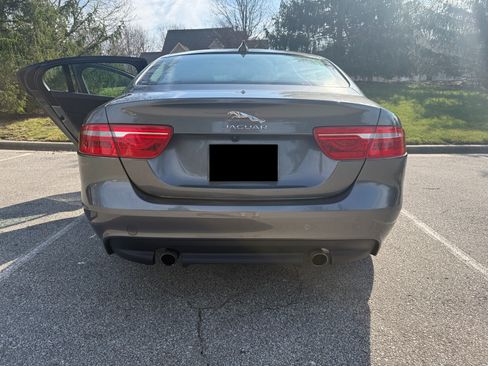 Used 2017 Jaguar XE Premium image 11