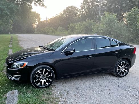 Used 2015 Volvo S60 T5 Platinum image 2