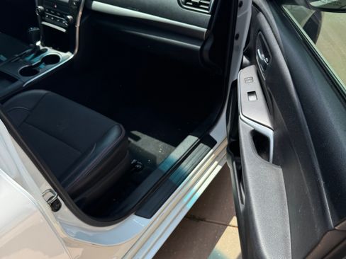 Used 2016 Toyota Camry SE FWD image 14