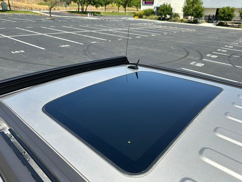 Used 2009 HUMMER H3T Alpha image 16