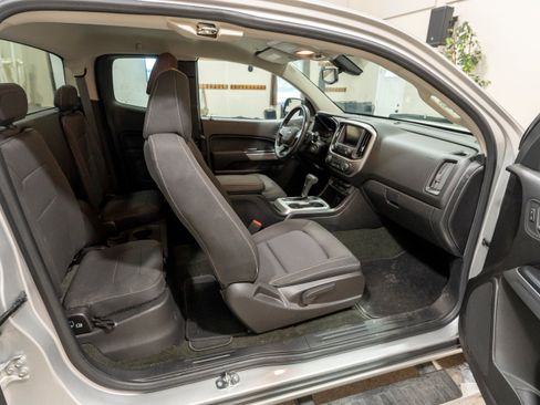 Used 2017 Chevrolet Colorado LT AWD/4WD image 31