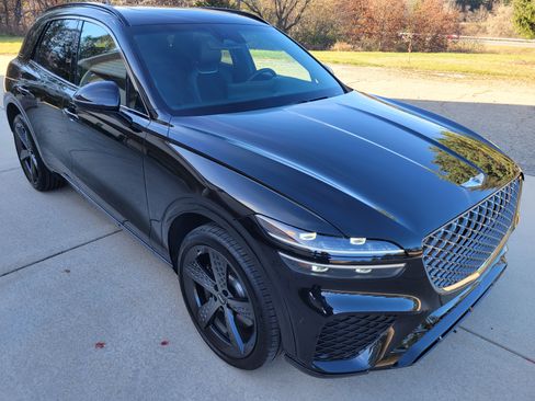 Used 2024 Genesis GV70 2.5T w/ Sport Prestige Package image 5