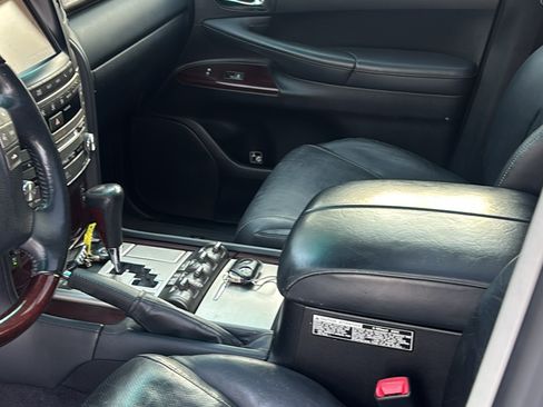 Used 2014 Lexus LX 570 4WD image 10