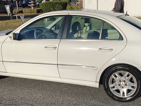 Used 2005 Mercedes-Benz E 320 E 320 Sedan 4D image 10