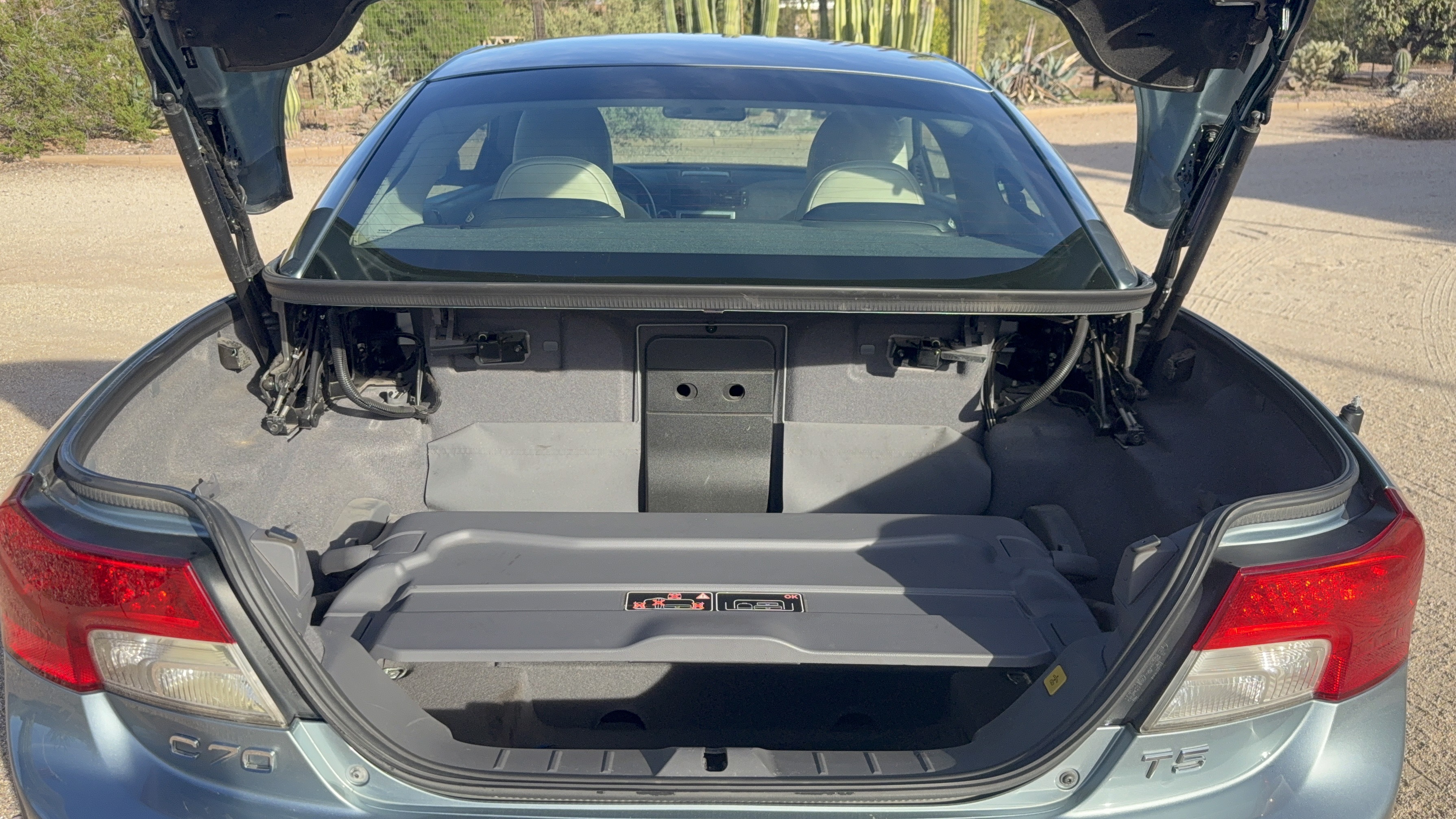 Used 2011 Volvo C70 T5 w/ Multimedia Pkg FWD image 12