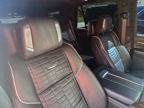 Used 2023 Cadillac Escalade Sport Platinum w/ LPO, ONYX Package image 21