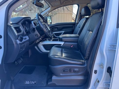 Used 2019 Nissan Titan PRO-4X w/ Pro-4x Convenience Package image 17