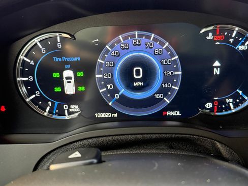 Used 2019 Cadillac Escalade ESV Premium Luxury image 11