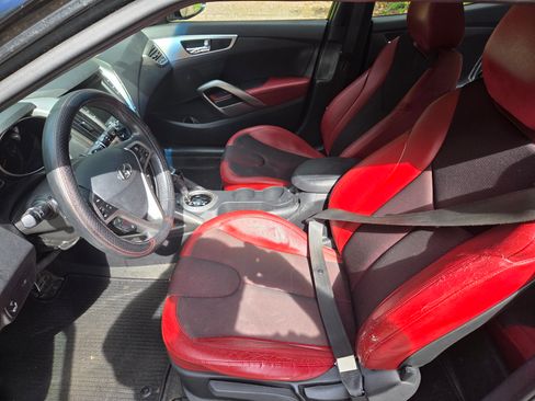 Used 2012 Hyundai Veloster w/ Style Pkg image 5