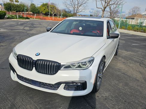 Used 2018 BMW 750i image 1