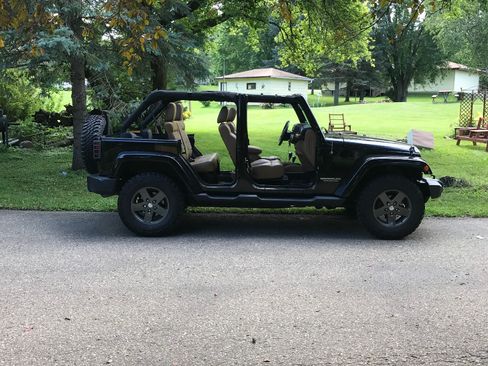 Used 2011 Jeep Wrangler Unlimited Sport w/ Dual Top Group image 5