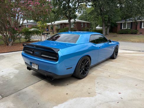 Used 2015 Dodge Challenger SRT RWD image 4