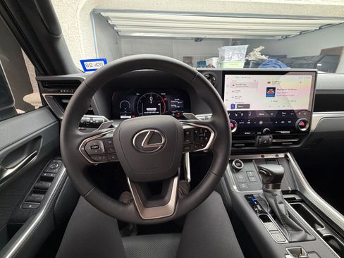 Used 2026 Lexus GX 550 AWD/4WD image 11